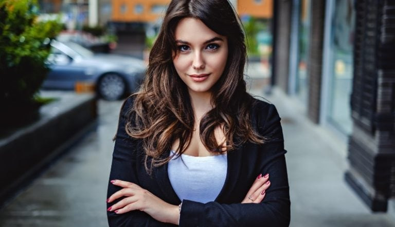 INTJ女性：27个显著特质及追求INTJ女孩的实用建议